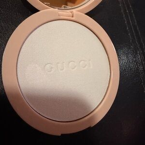 GUCCI Glow Highlighter